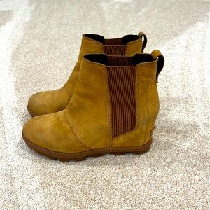 Sorel wedge boots